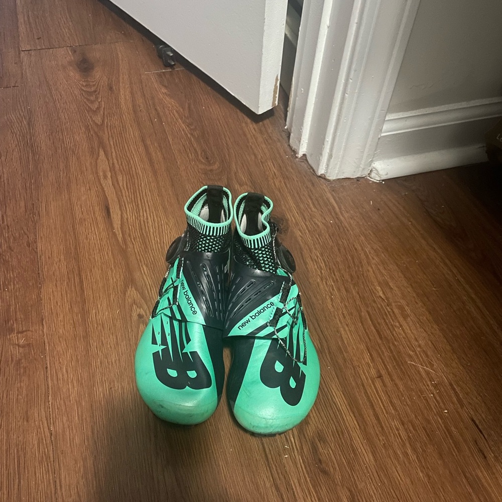 Kids new balance track spikes